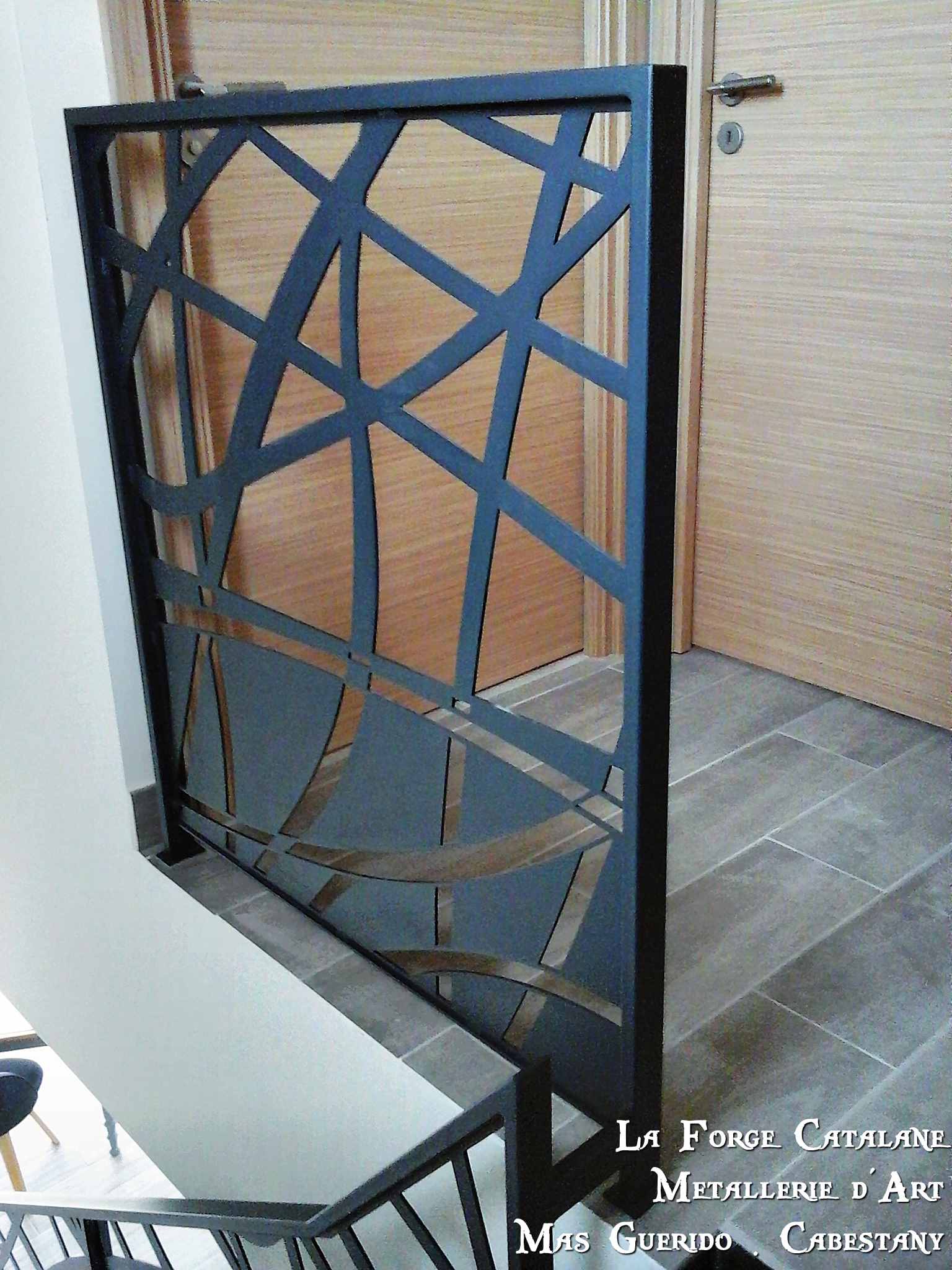 garde corps decoupe laser tube carre forge catalane.jpg